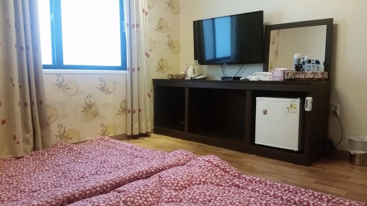 Hill Park Hotel Jeju Bagian luar foto